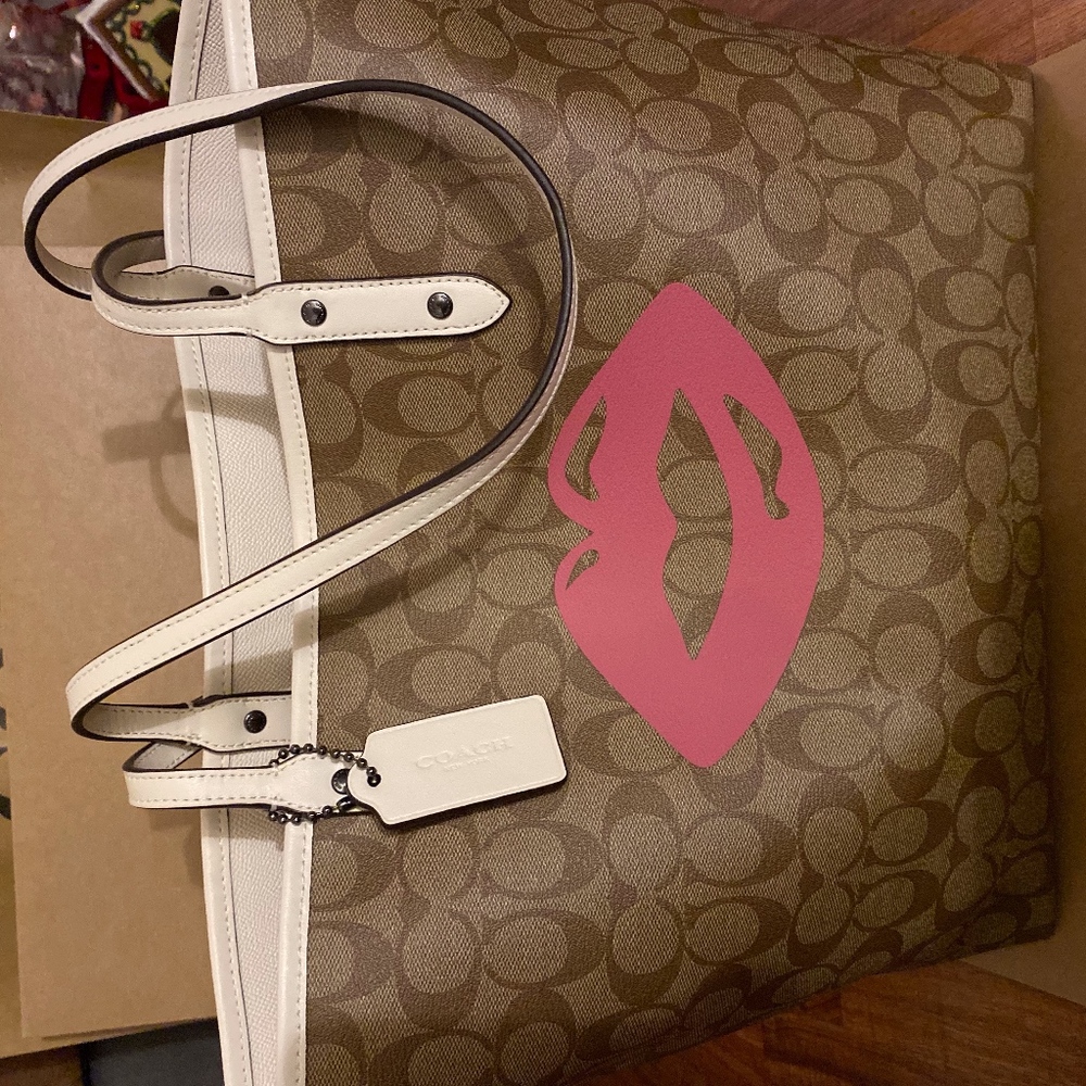 Coach Reversible City Tote Lip